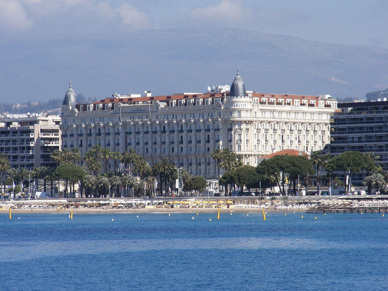Hotel Carlton Cannes Francja - widok z nowego portu