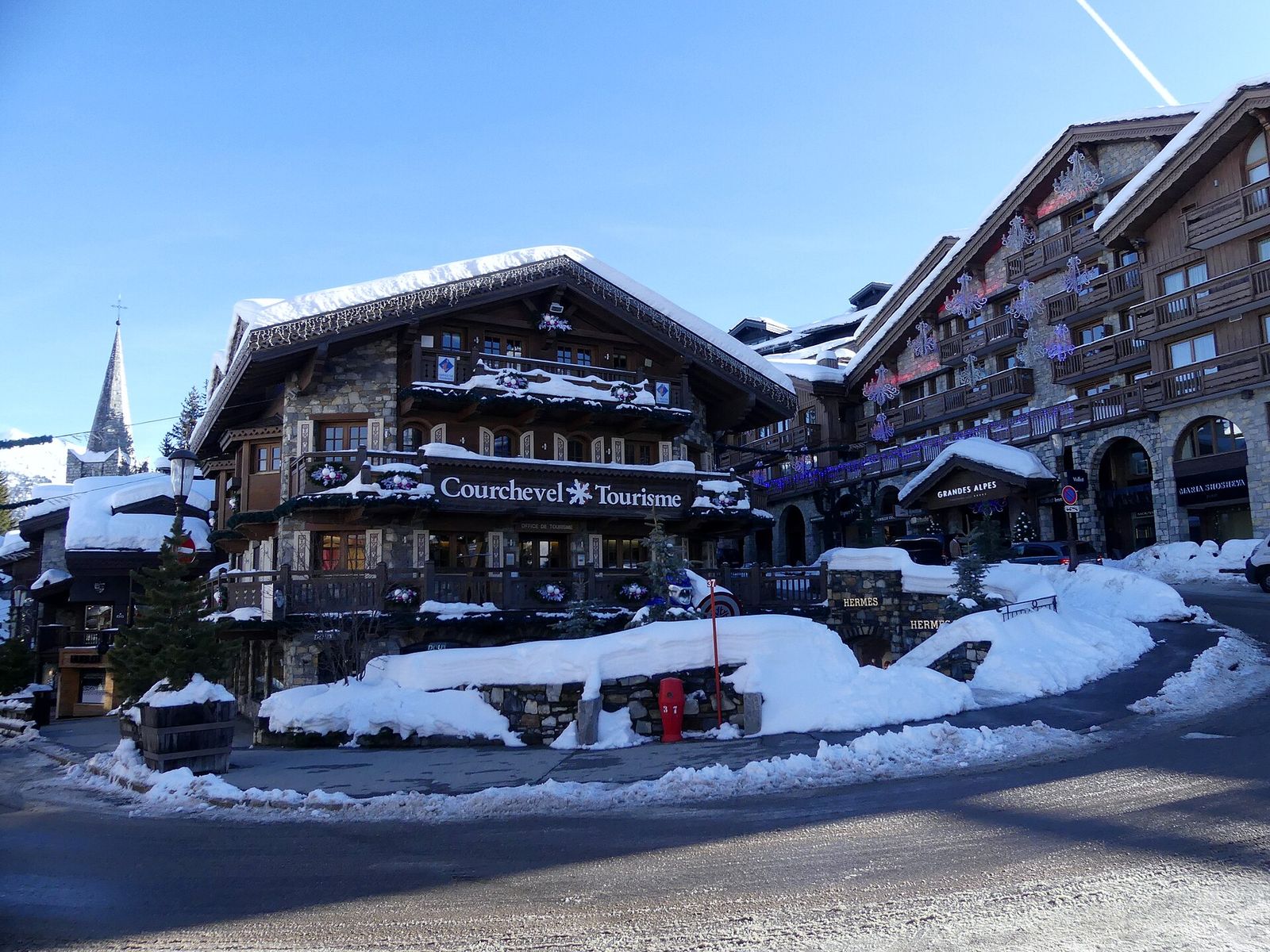 Sight, in winter, of Courchevel 1850 ski resort village and its tourist office, in Savoie, France