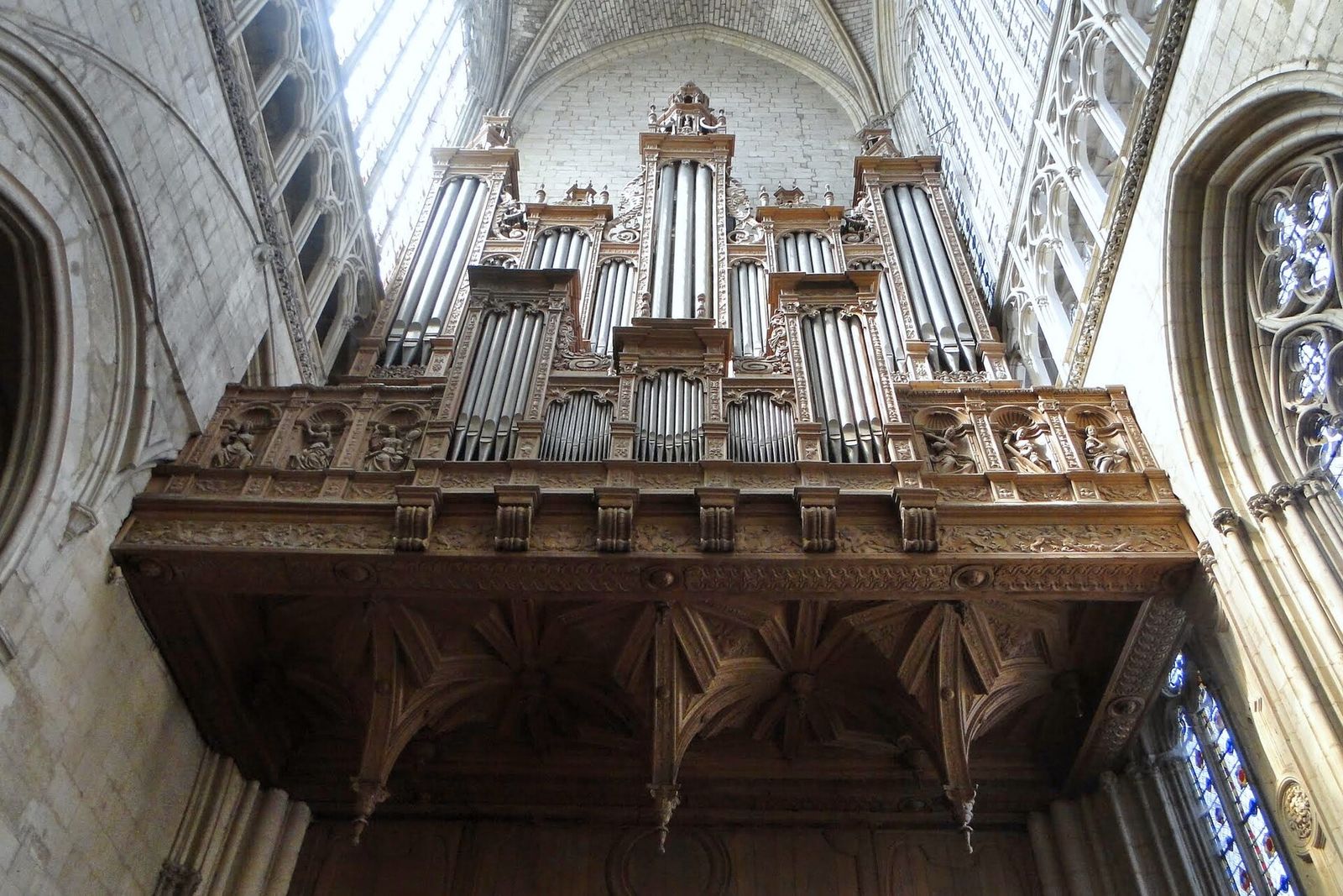 Organ in the cathedral, Le Mans