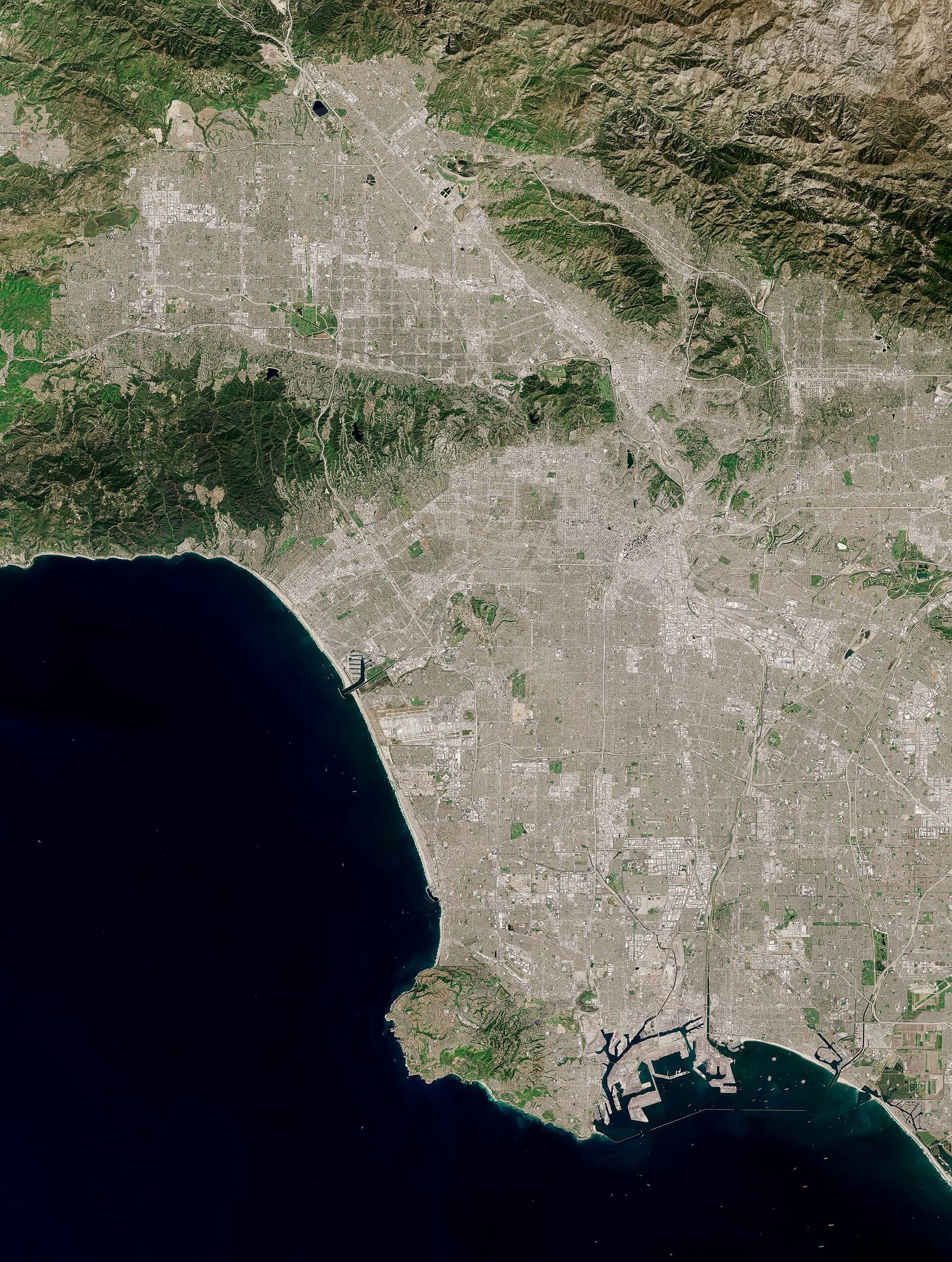 Date: Sensor: MSI on Sentinel-2B Resolution: 10m RGB Composites: True color, Band 4-3-2, Los Angeles