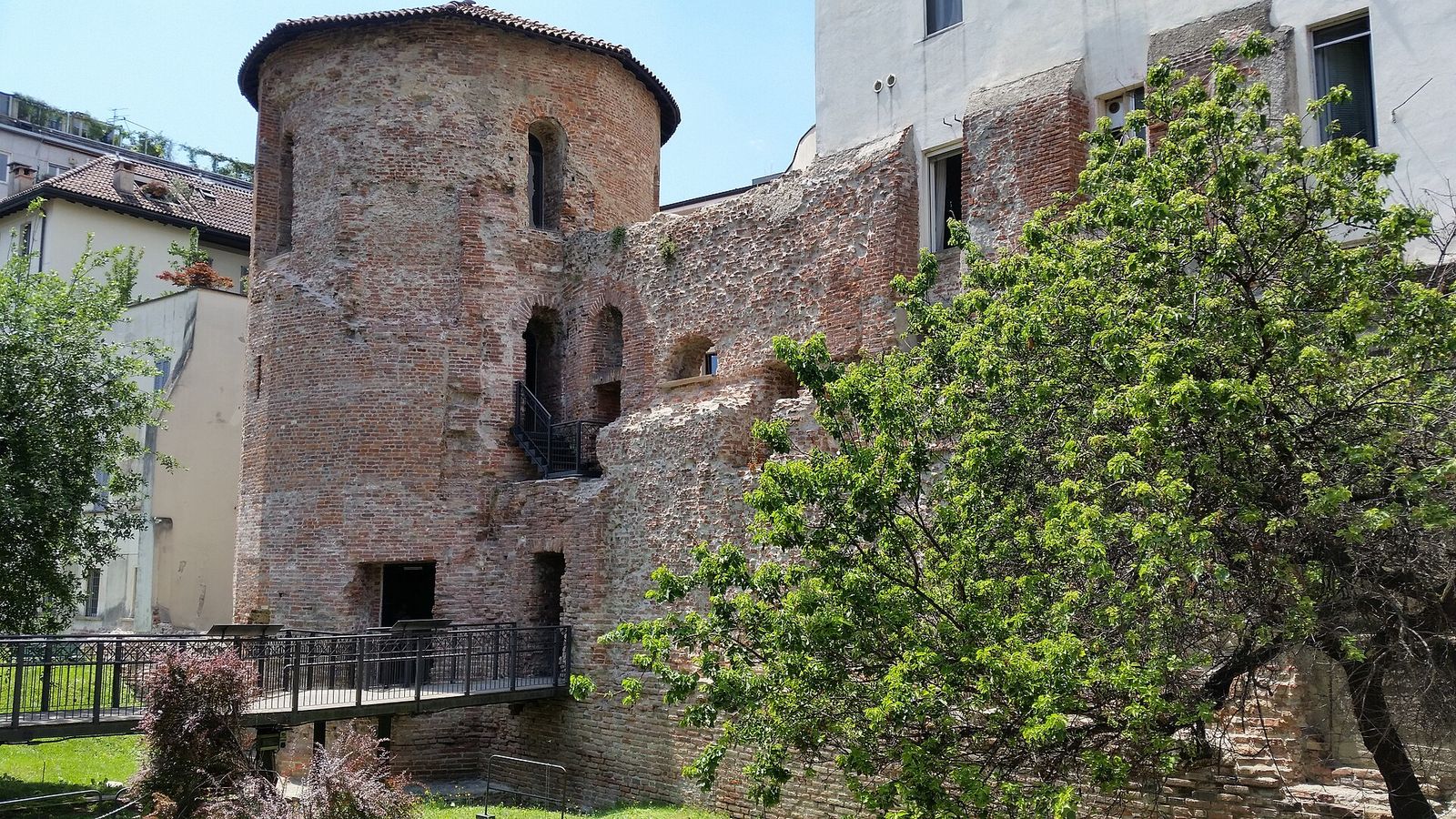 Ancient Roman walls, Milan