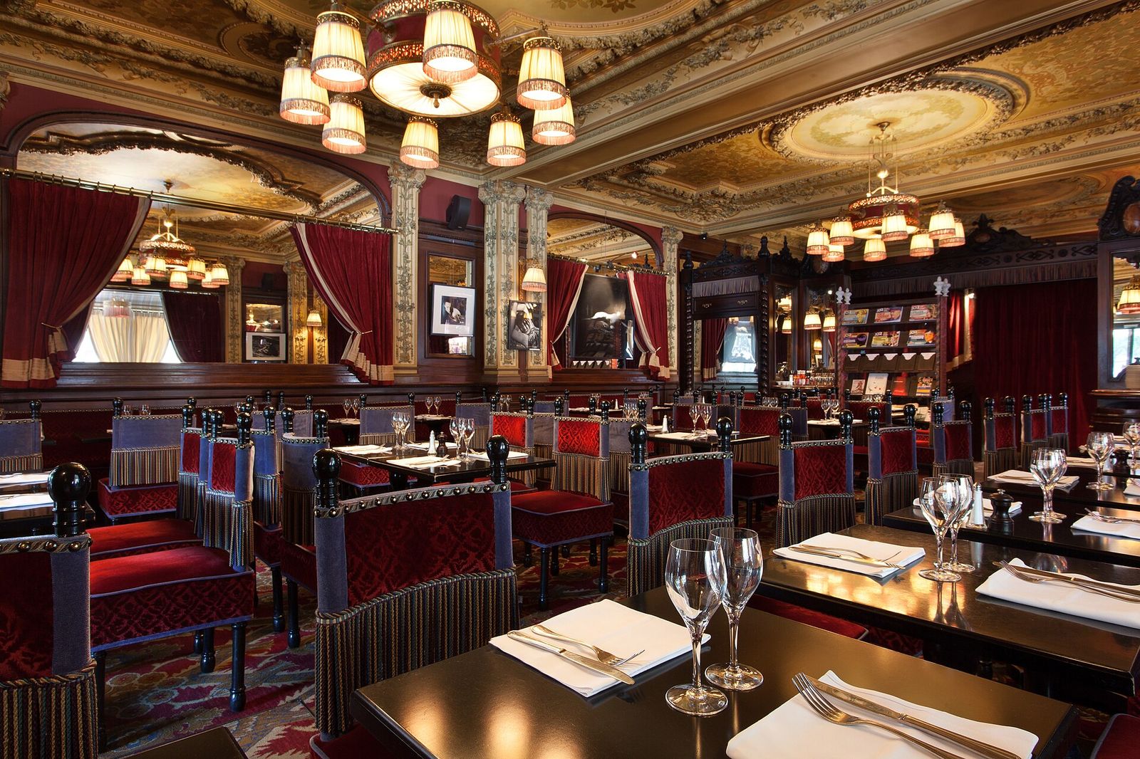 Interiors of restaurants in Paris