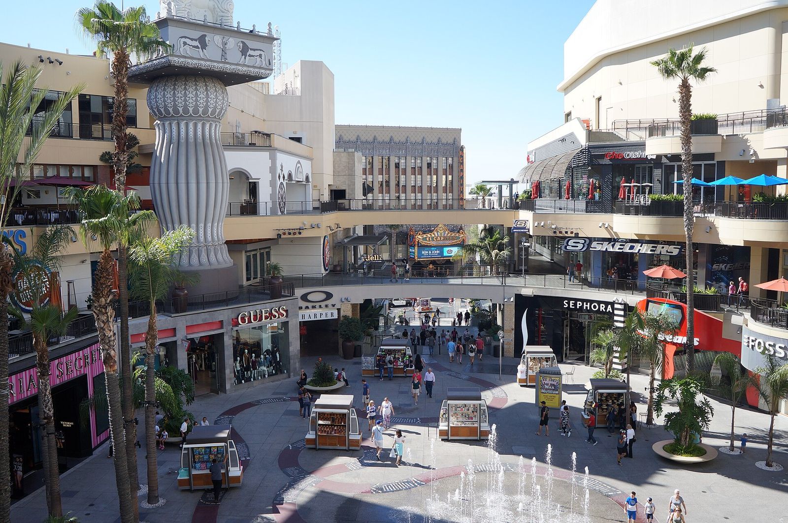 Hollywood Boulevard Commercial and Entertainment District, 6200-7000 Hollywood Blvd., N. Vine St., N. Highland Ave. and N., Academy Awards