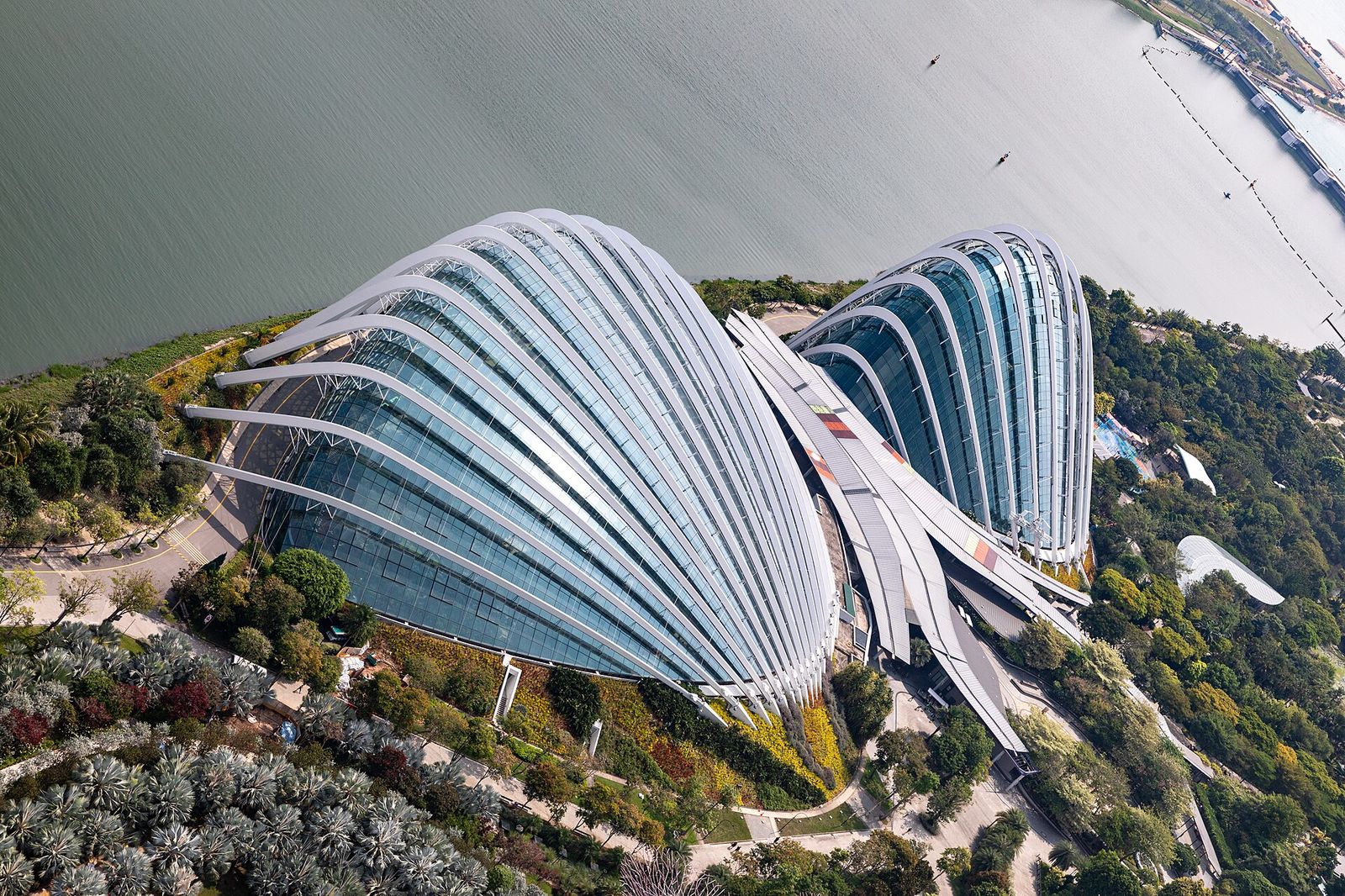 Cloud Forest and Flower Dome, Gardens by the Bay, Singapore Note: The photo was taken from the observation deck „ Marina Bay, ART SG