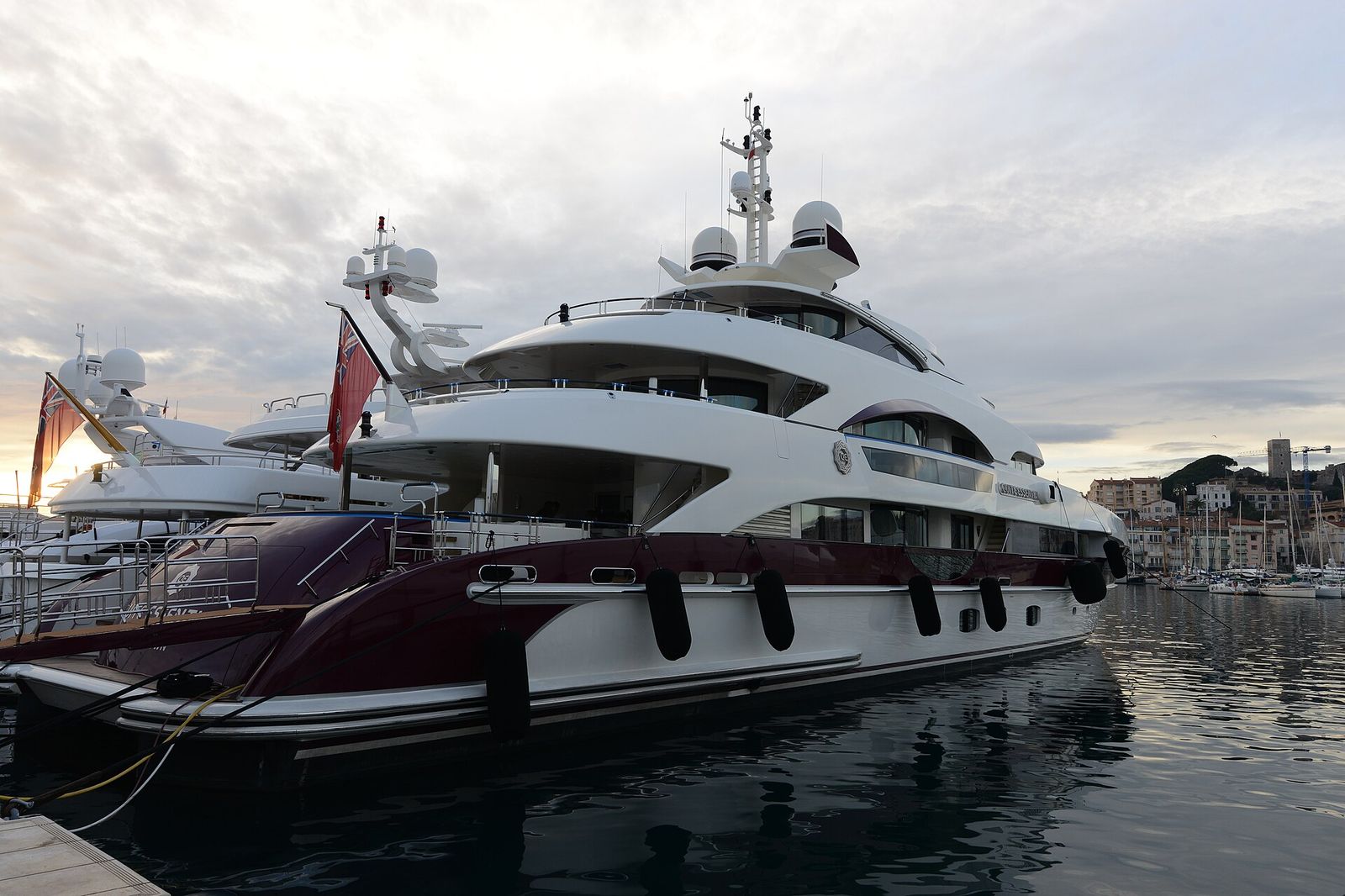 Located in the heart of the glamorous city of Cannes —close to the Palais du Festival and famous Croisette walk— the Vieux, Cannes Yachting Festival