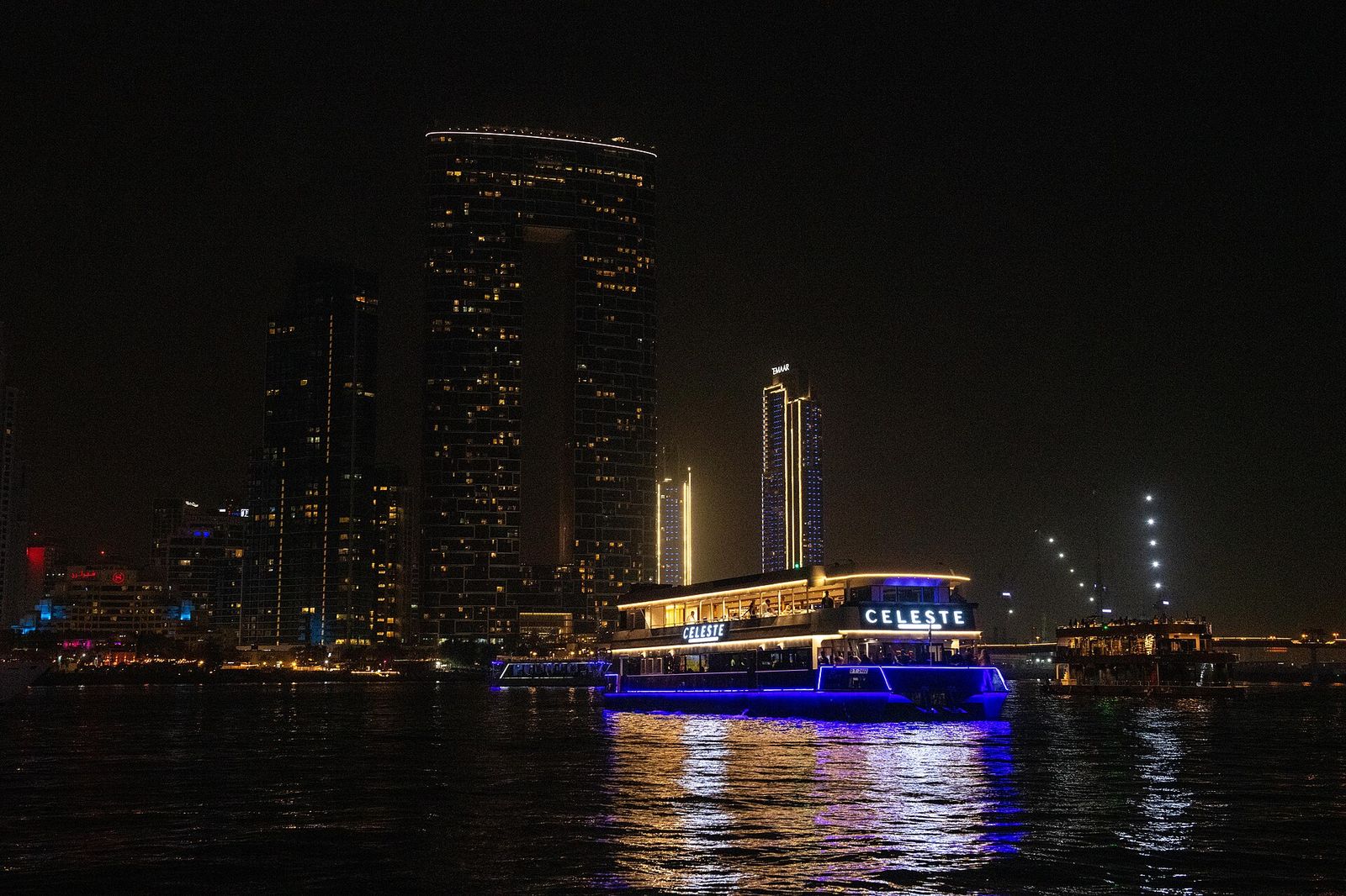 Best cruise in dubai marina bay harbour, Dubai International Boat Show
