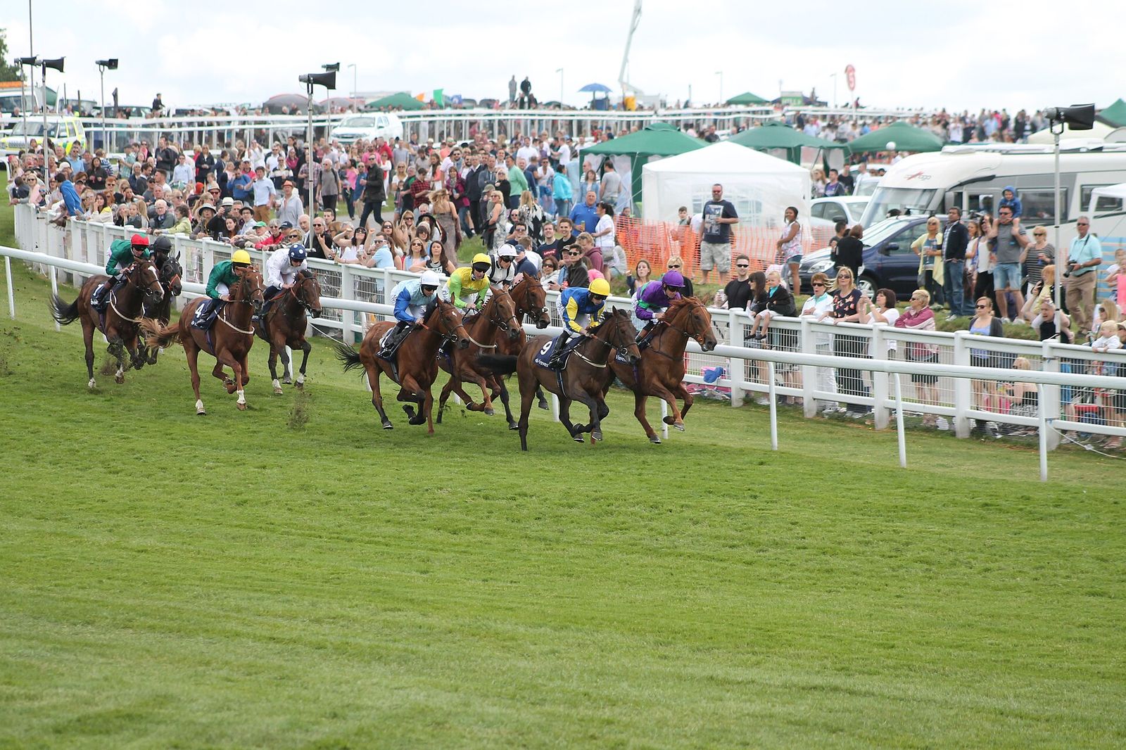 013g Epsom Derby Day 2015 - Investec Woodcote Stakes - field rounding Tattenham corner Epsom Derby, The Derby