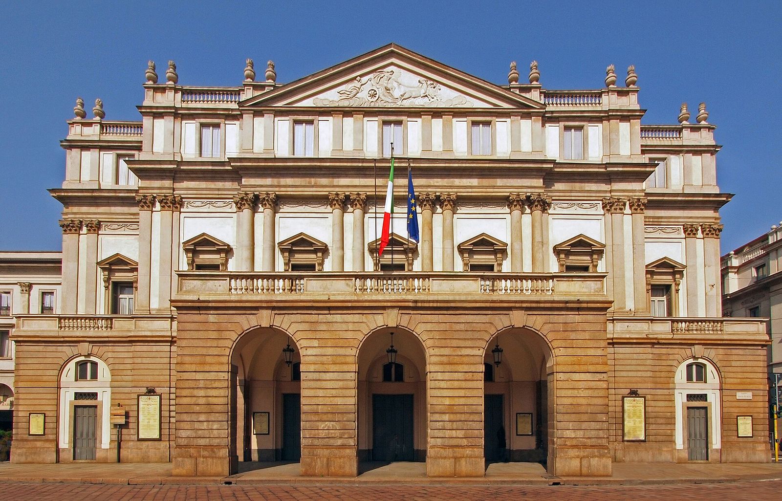 Exterior of Teatro Alla Scala, Teatro alla Scala Opening Night