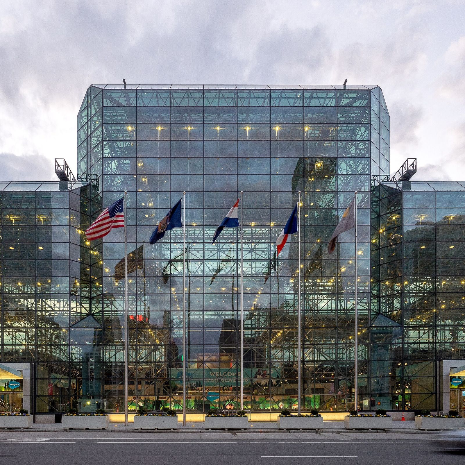 Jacob K. Javits Convention Center, Robin Hood Benefit