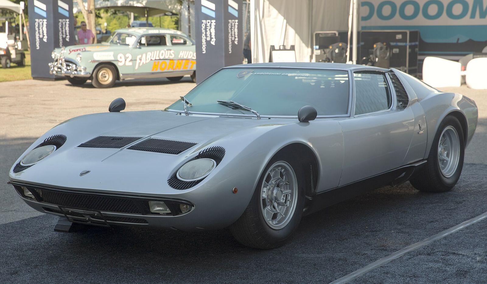 1969 Lamborghini Miura 400S in Argento Metalico, displayed at the entrance of the 2022 Greenwich Concours d'Elegance, Salon Privé