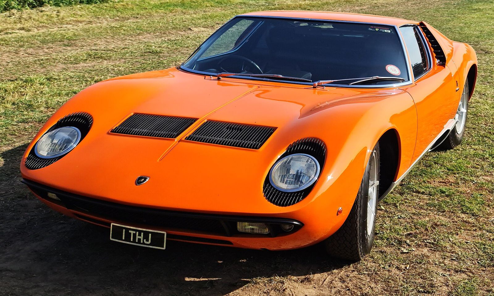 A Lamborghini Miura P400 S taken at the Hampton Court Concours 2021, Salon Privé