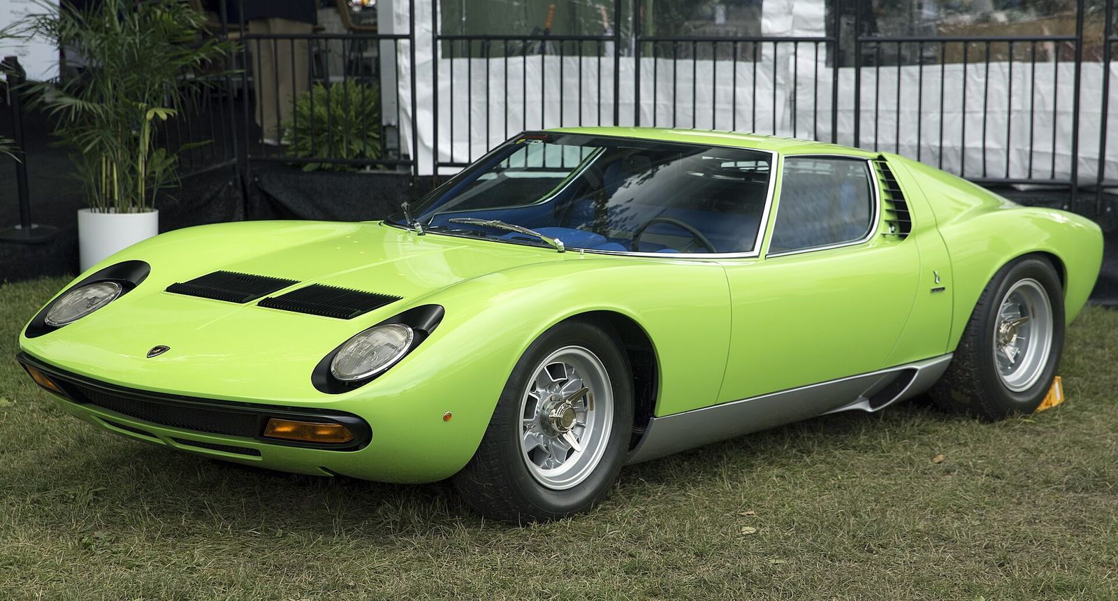 1972 Lamborghini Miura P400 SV in Verde Chiaro with a powerful Blue interior on display at the 2025 Greenwich Concours, Salon Privé