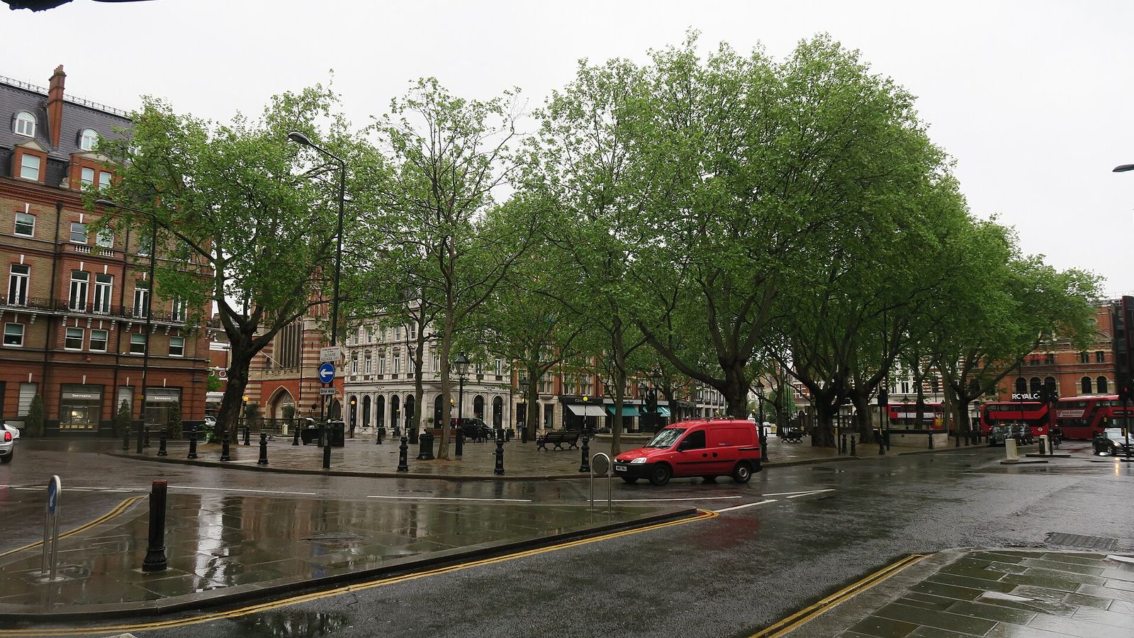 Sloane Square Chelsea London During COVID 19 lock down, Treasure House Fair